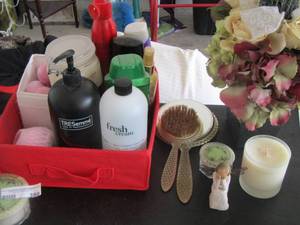 lot 380 image: Bathroom lot used items such as shampoo- conditioner