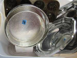 lot 384 image: Misc. kitchen pans and baking dishes
