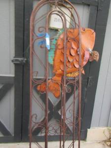 lot 281 image: outdoor metal dcor, comes with large metal fish size unfolded is 72x60, when folded its 72x20