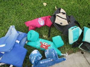 lot 299 image: baby arm floats and life jackets