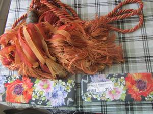 lot 393 image: bath dcor hangers for door- 2 floral tin cans