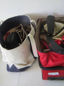 lot 391 image: Ladies purses- traveling bags