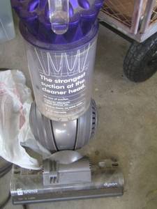 lot 341 image: Dyson pet vacuum used
