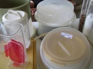 lot 387 image: cake pans with covers- s&p grinders- covered casserole dish