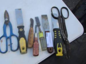 lot 53 image: putty knifes and cutter