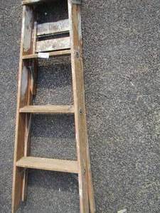 lot 63 image: 3 step wooden step ladder