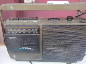 lot 85 image: GE automatic radio cassette unknown working condition