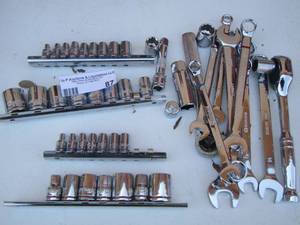lot 87 image: colbolt sockets sm and lg- colbolt wrenches various sizes
