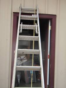 lot 8 image: Werner extension ladder