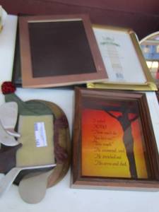 lot 142 image: 810 photo frames- hanging Jesus wall dcor and golf pic frame