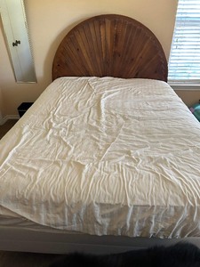 lot 11 image: Full size metal bed frame with half moon head board