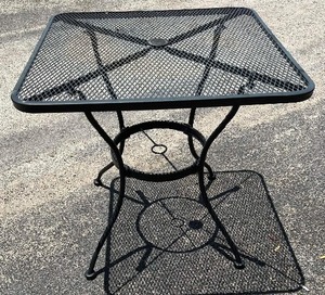 lot 95 image: metal outdoor patio table has a spot to add umbrella