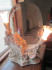 lot 104 image: LIGHTED TABLE MIRROR DCOR 24X21X7
