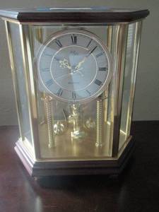 lot 106 image: ELGIN CLOCK 11X10X7