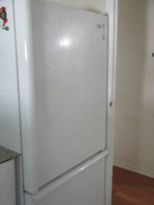lot 136 image: Maytag refrigeratorfreezer