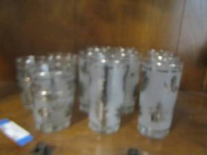 lot 149 image: 8 frosted glass leaf design drinking glasses, 6 mini frosted glasses leaf design glasses