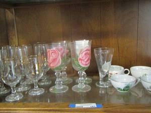 lot 181 image: Blakely cactus cups qty 4, Heileman special export wine glasses, rose painted wine glasses