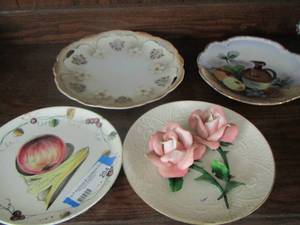 lot 204 image: Decorative plates qty 4