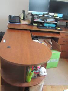 lot 210 image: DESK W BUILT IN SHELVES - NO CONTENTS (DESK ONLY)