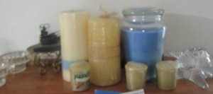 lot 365 image: various lot of candles and stands