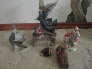 lot 374 image: Halloween tea light candle dcor- angel statue and more