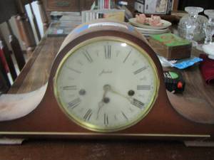 lot 390 image: Kaid mantel clock 8174 12