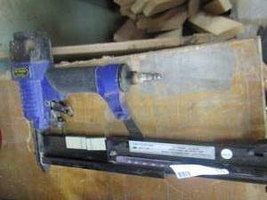 lot 18 image: 18 gauge 2 in 1 air nailerstapler