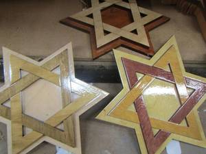 lot 72 image: Star design wood art handmade qty 3