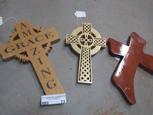 lot 73 image: CROSSES   Qty 3