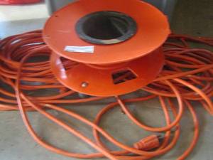 lot 324 image: extension cord roller and one extension cord