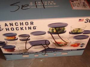 lot 245 image: Anchor Hocking bowl set with lid