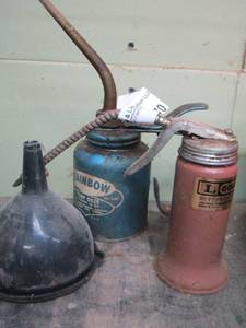 lot 270 image: 2 OIL CAN and funnels