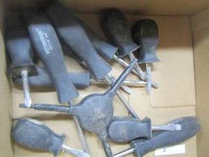 lot 292 image: small screw drivers-