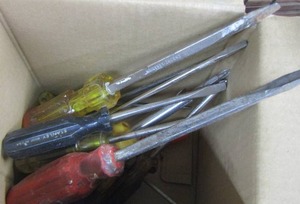 lot 295 image: screw drivers