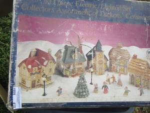lot 418 image: Christmas village and various Christmas dcor