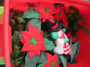 lot 422 image: garland in red tub-wells Fargo horse