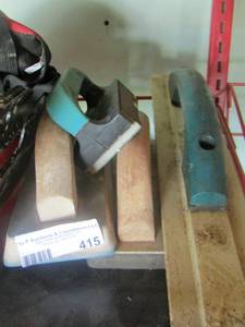 lot 415 image: paint lot and hand sweepers