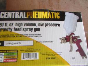 lot 425 image: Spray gun, holds 20 oz.
