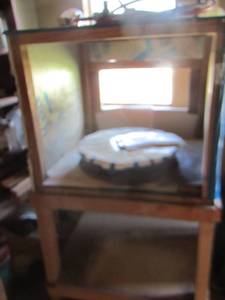 lot 495 image: paint booth on rolling shelf- 573131