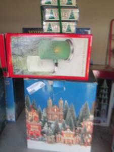lot 490 image: Christmas village houses and dcor