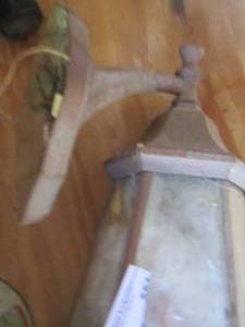 lot 551 image: outdoor light fixture
