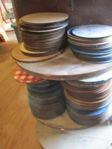 lot 546 image: oval pieces of wood