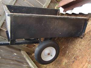lot 443 image: Black trailer hooks onto mower lawn tractor