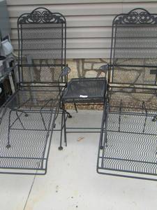 lot 555 image: Outdoor patio furniture 2 CHAISES with 2 small table, cushions not included, great condition
