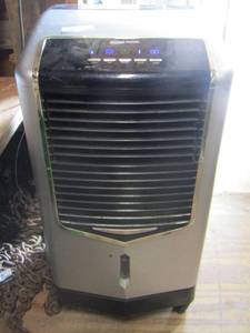 lot 582 image: portable swamp cooler works good