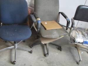 lot 326 image: OFFICE CHAIRS