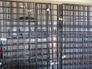 lot 543 image: MESH SHELVING DISPLAY   BLACK