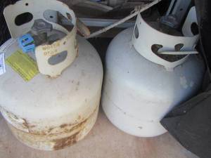 lot 454 image: 2 propane bottle