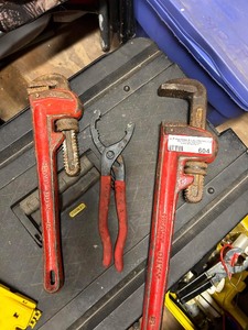 lot 604 image: pipe wrench qty 2- gripper