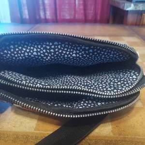 lot 28 image: Flower pattern fanny pack